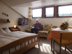 Doppelzimmer mit TV und Safe